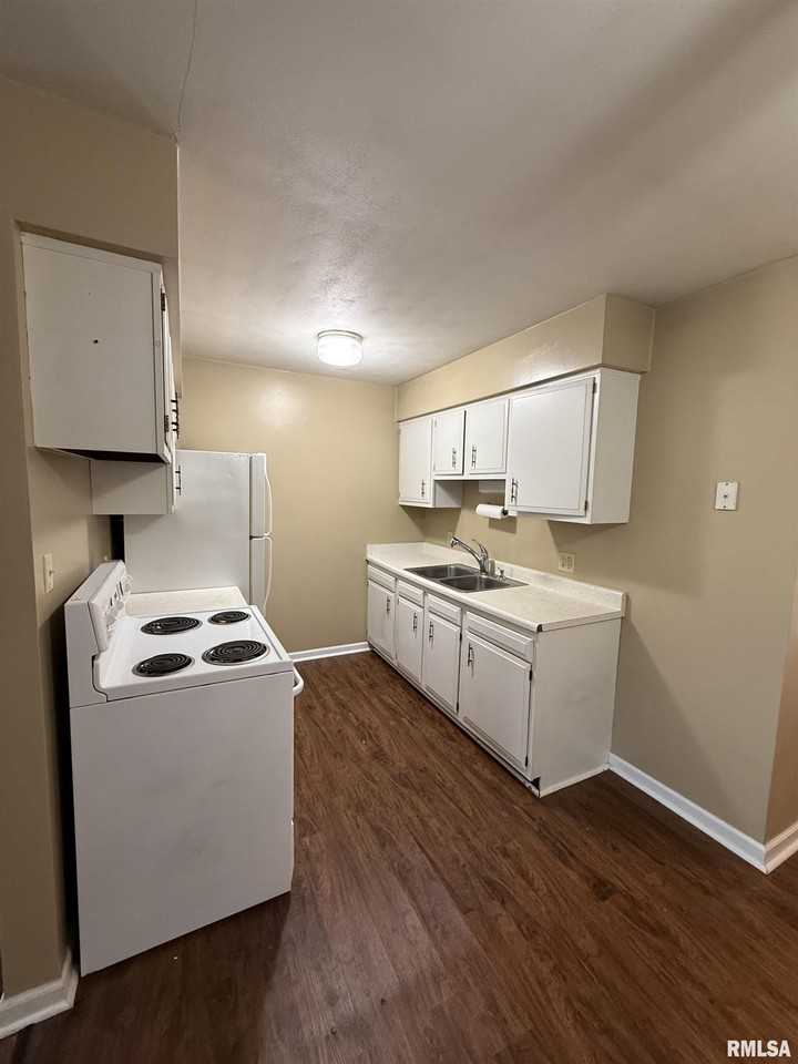 4021 Ricketts Ave Apt 8 #8 - Photo 3 of 9