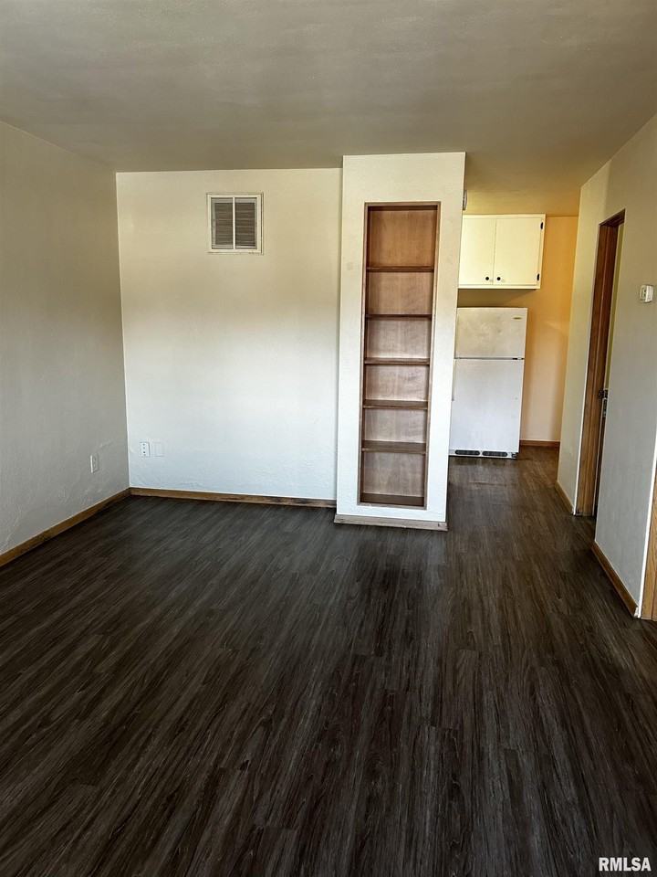 1102 Oxford Ave Apt 7 #7 - Photo 2 of 11