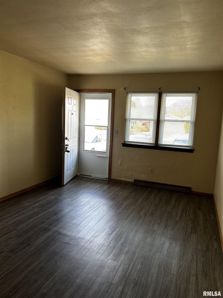 1102 Oxford Ave Apt 7 #7 - Photo 3 of 11