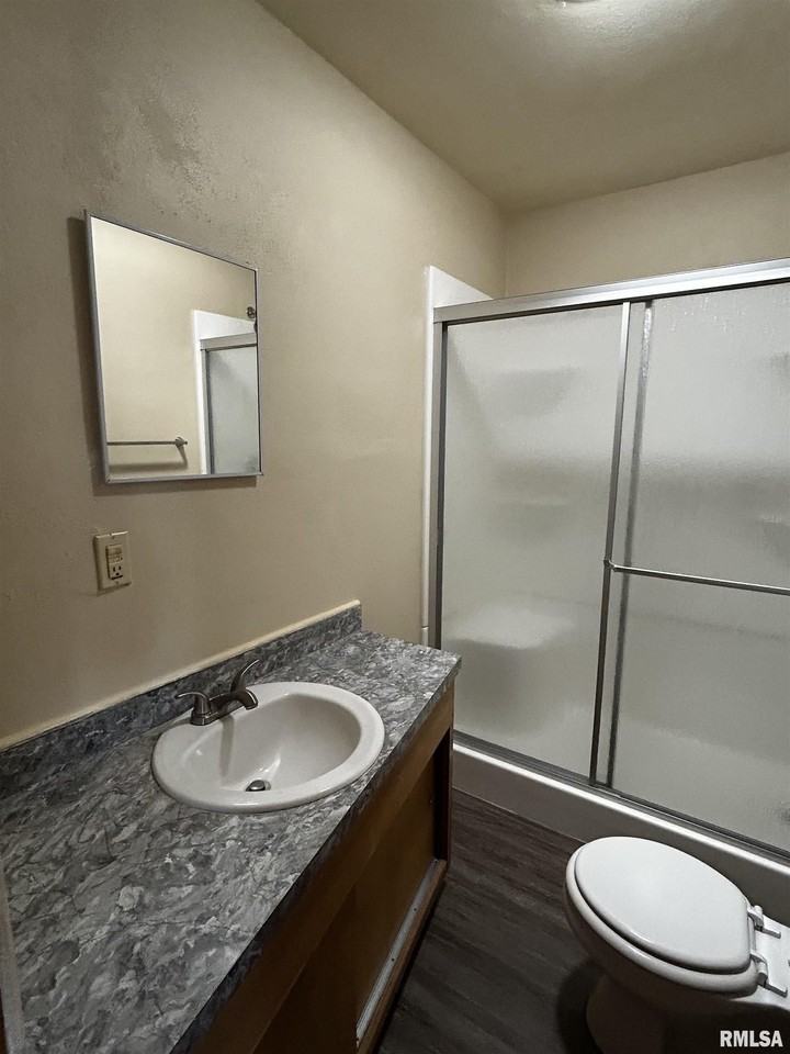 1102 Oxford Ave Apt 7 #7 - Photo 6 of 11