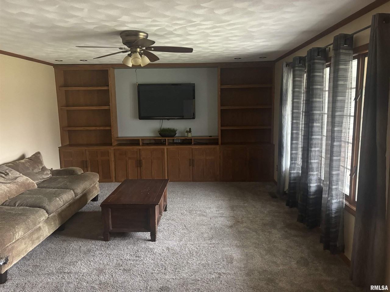 705 Crestview Dr - Photo 4 of 12