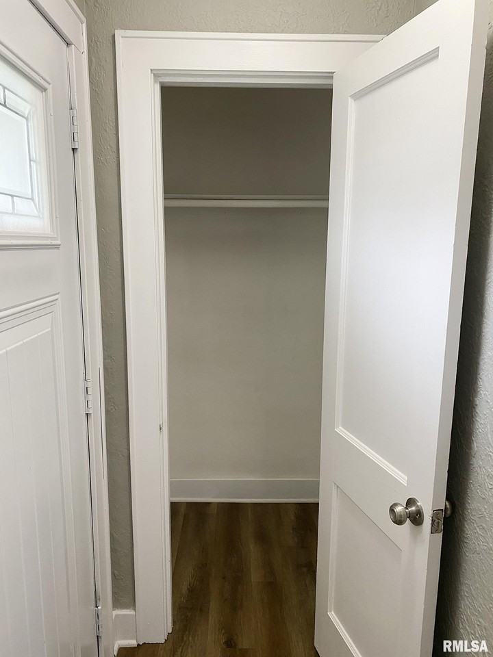 303 Central Ave - Photo 7 of 39