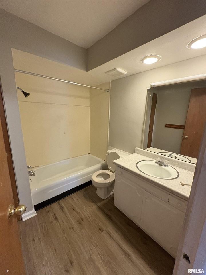 760 E Shore Dr Apt 2 #2 - Photo 5 of 9