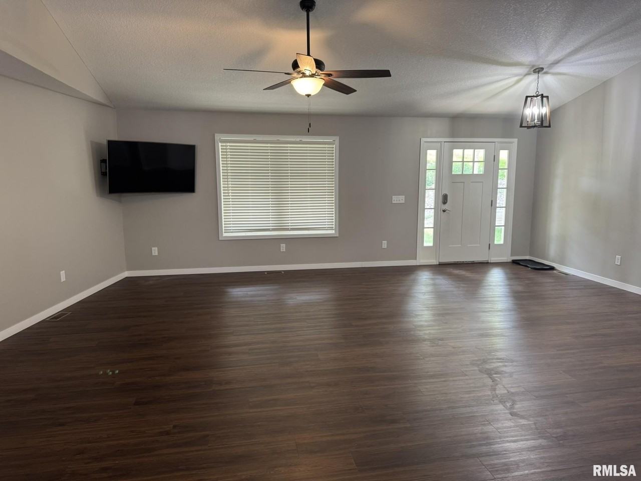 18 Elmwood Dr - Photo 4 of 39