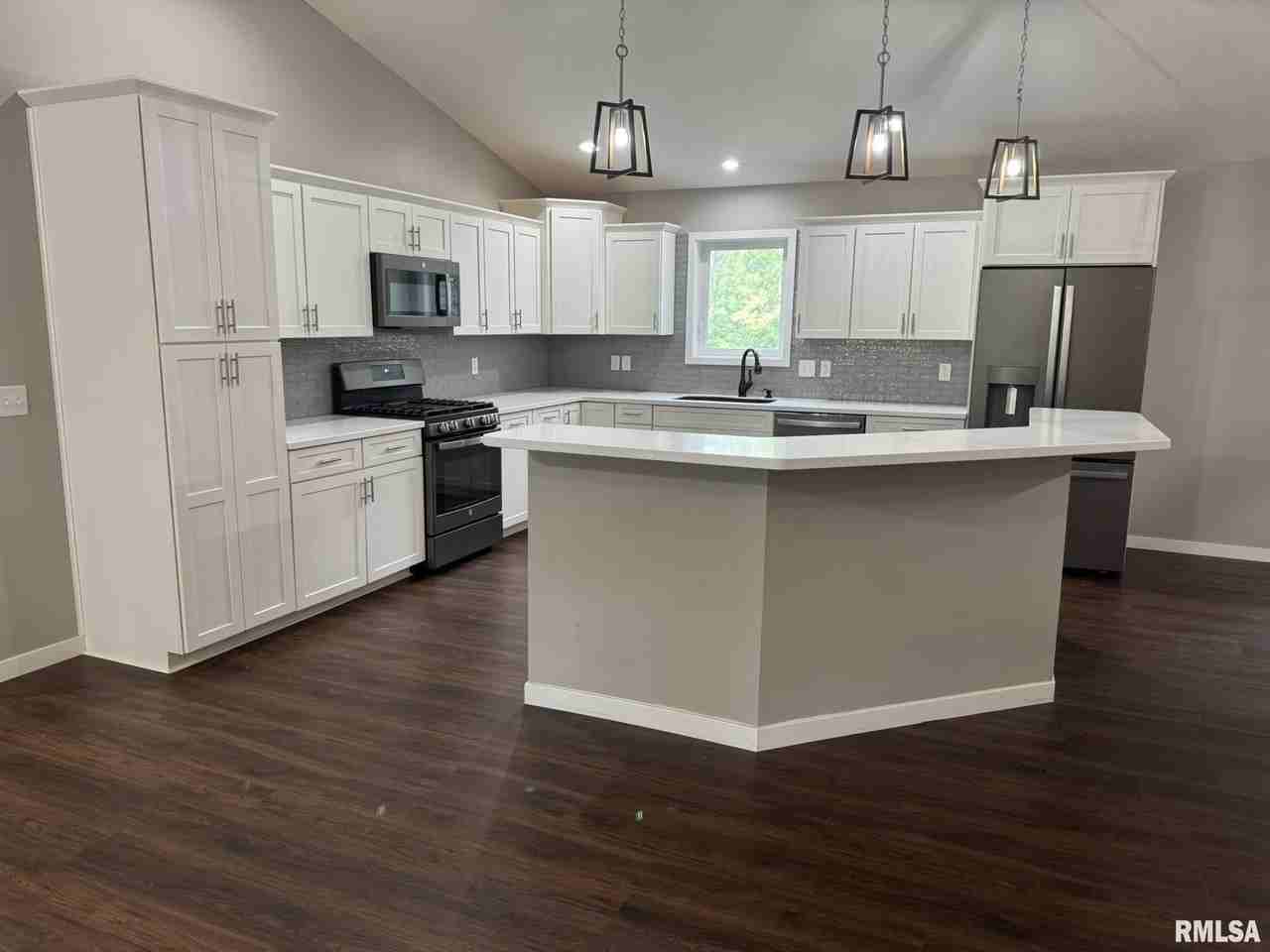 18 Elmwood Dr - Photo 6 of 39