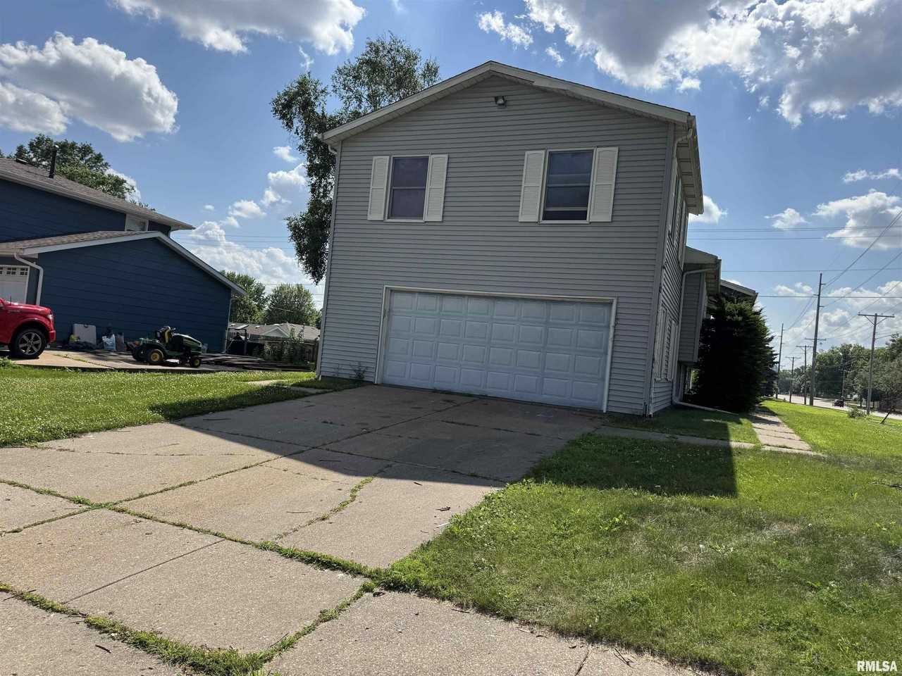 2107 Tanglefoot Ln - Photo 2 of 27