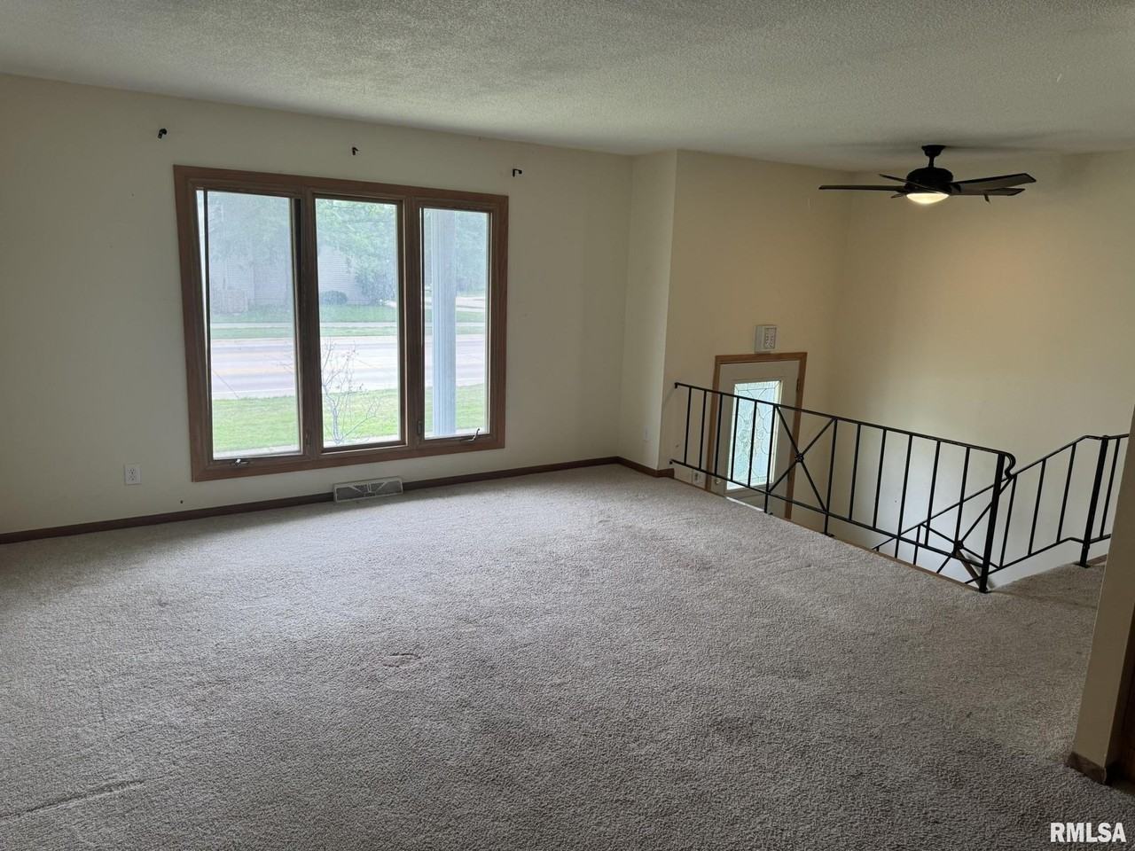 2107 Tanglefoot Ln - Photo 3 of 27