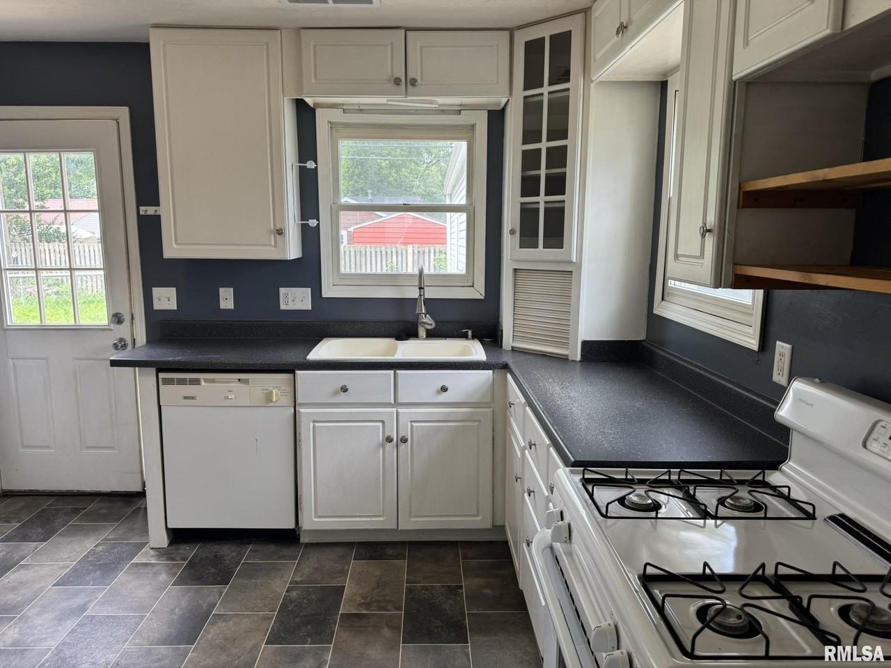 2914 W 67th St - Photo 4 of 16