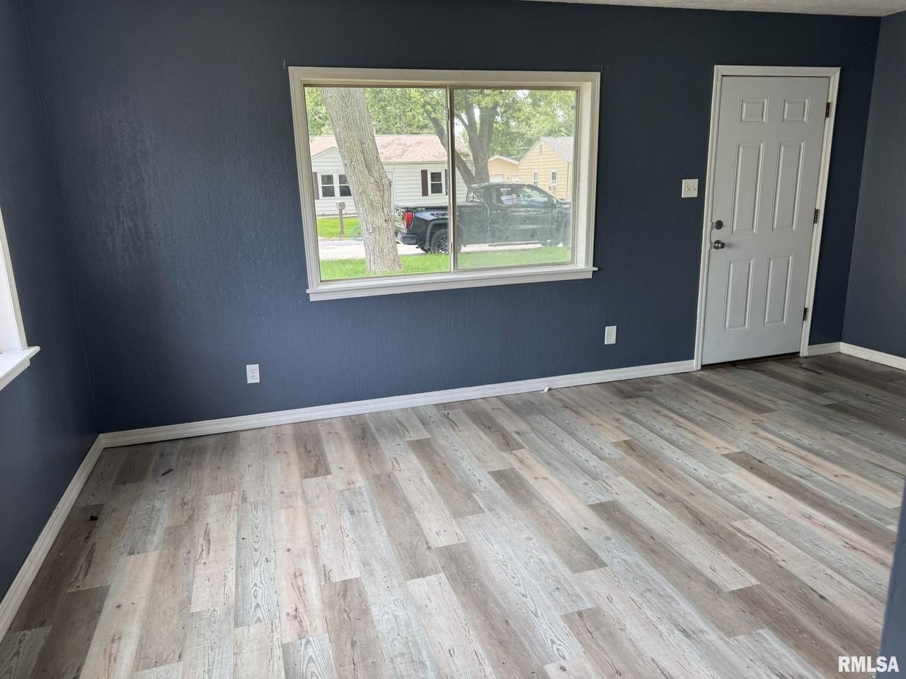 2914 W 67th St - Photo 6 of 16