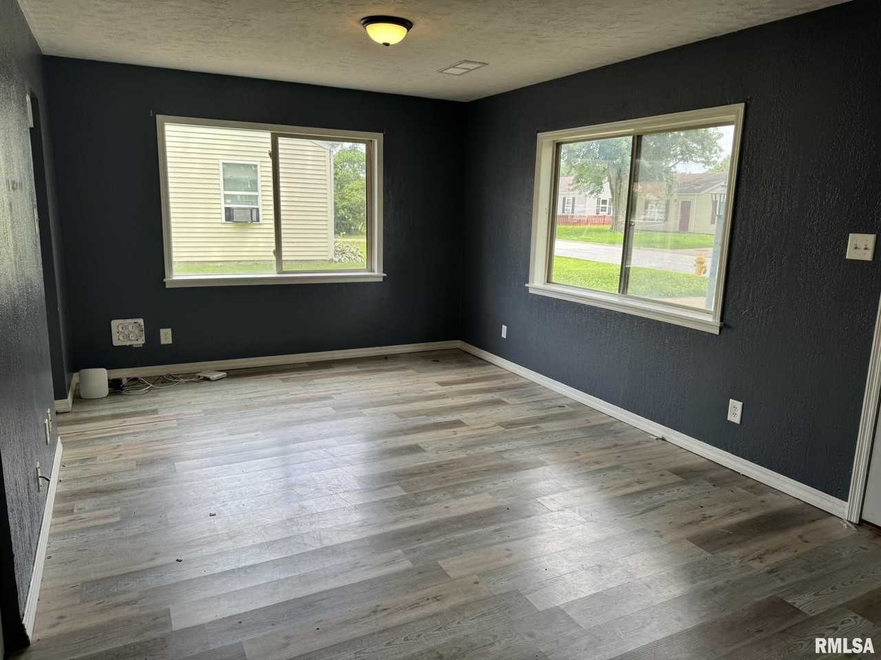 2914 W 67th St - Photo 7 of 16