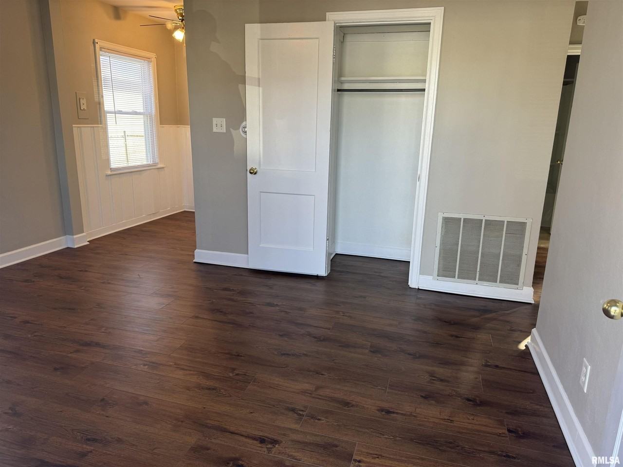 3637 Johnson Ave - Photo 4 of 13