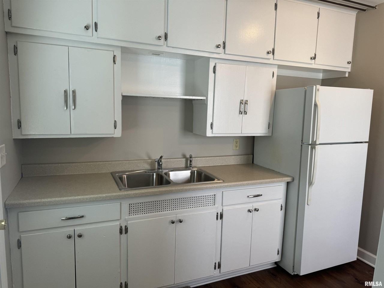 3637 Johnson Ave - Photo 5 of 13