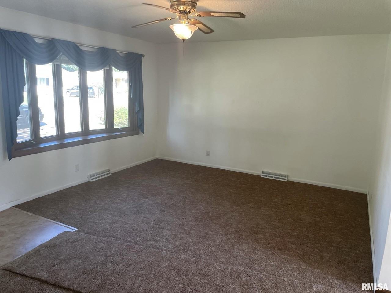 4625 Candlelight Dr - Photo 2 of 21