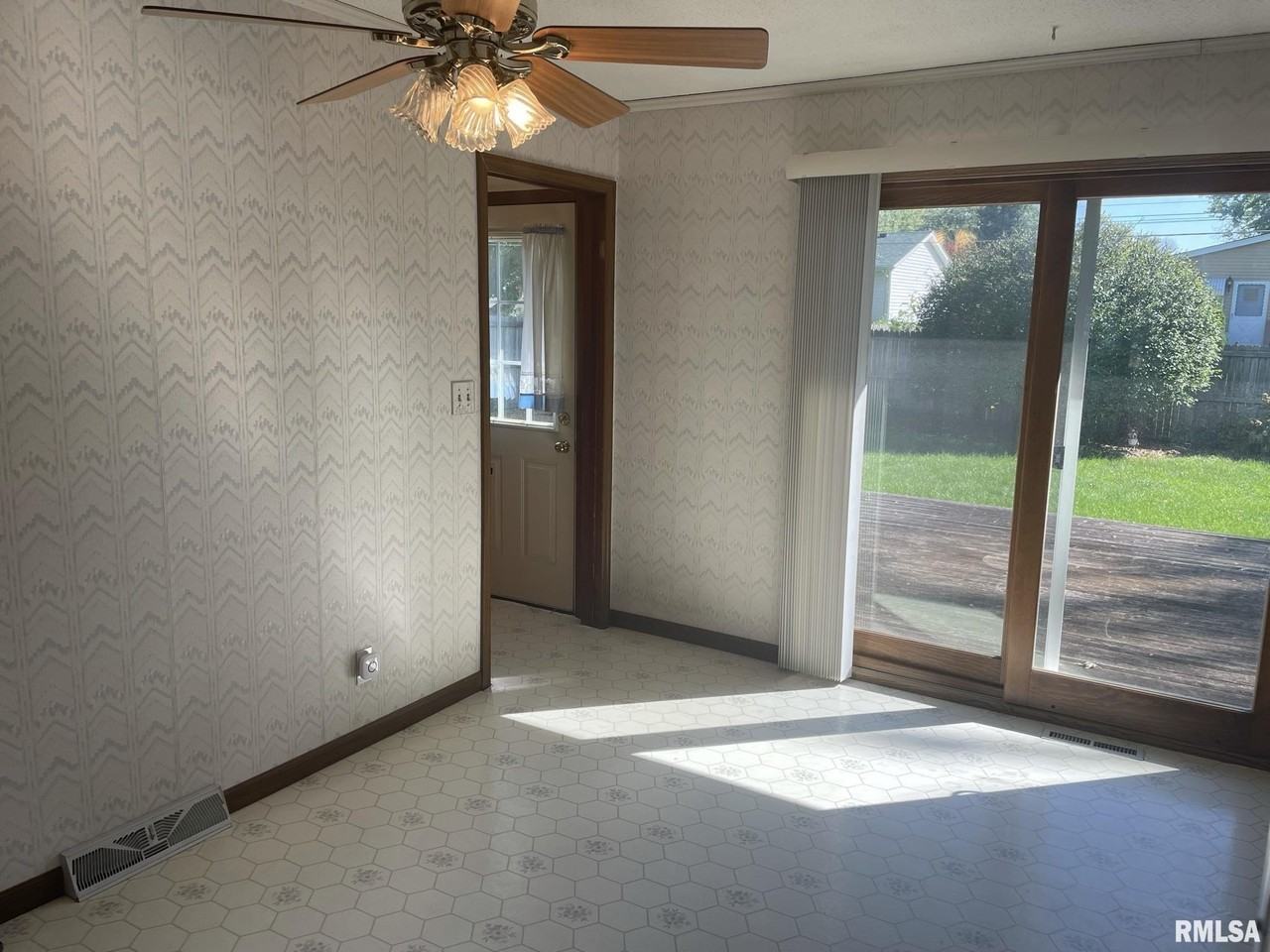 4625 Candlelight Dr - Photo 3 of 21