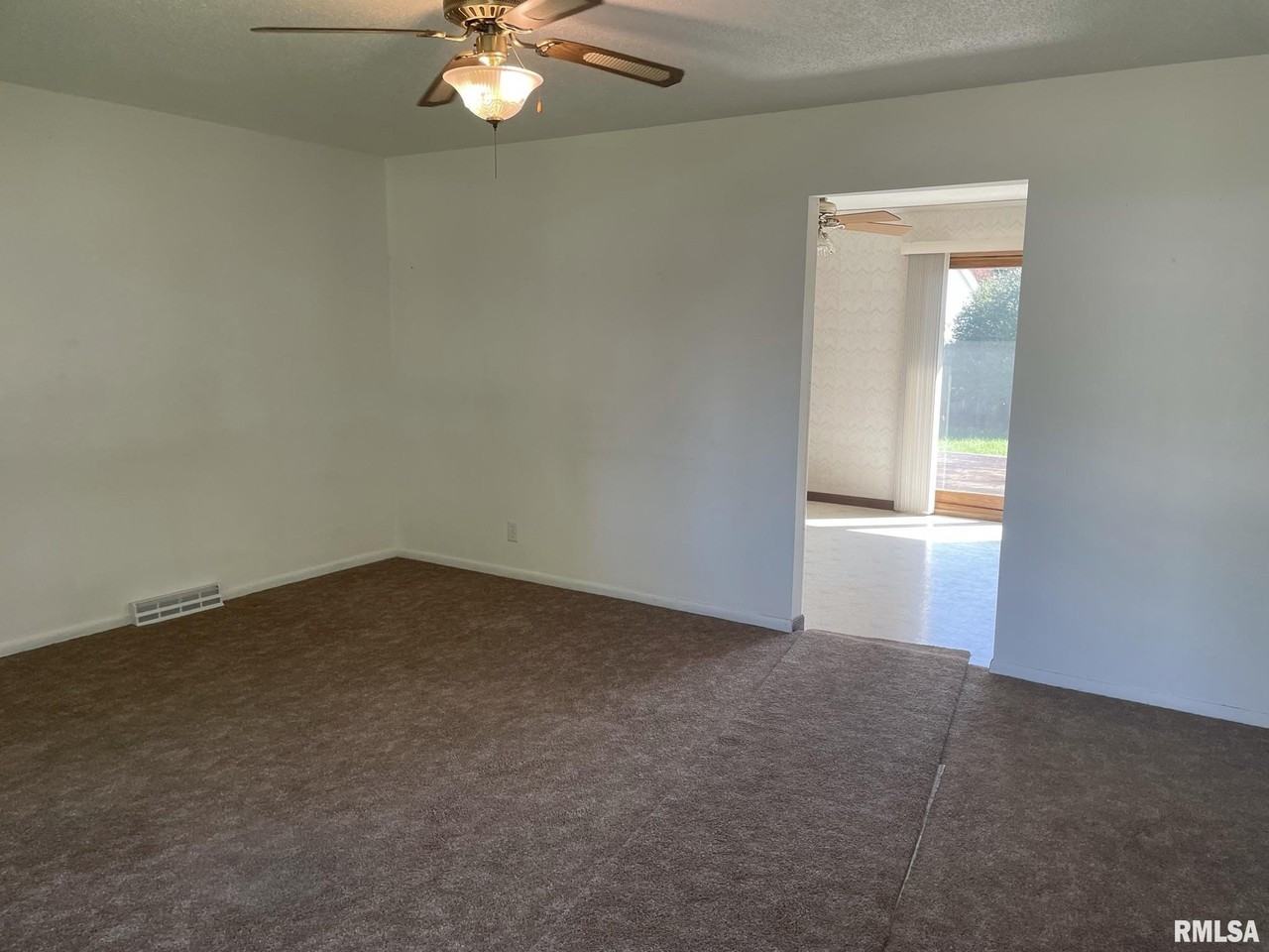 4625 Candlelight Dr - Photo 4 of 21