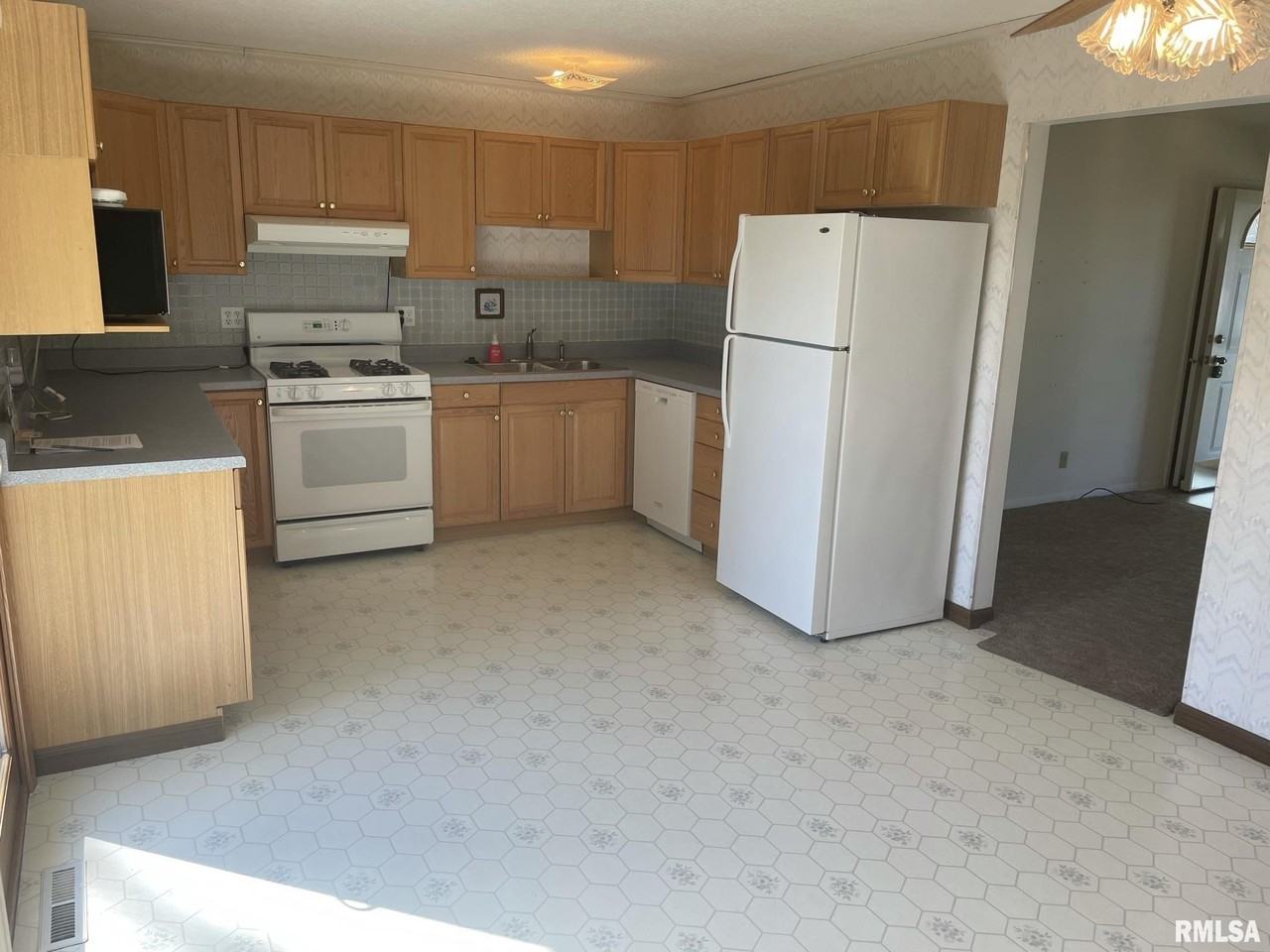 4625 Candlelight Dr - Photo 6 of 21