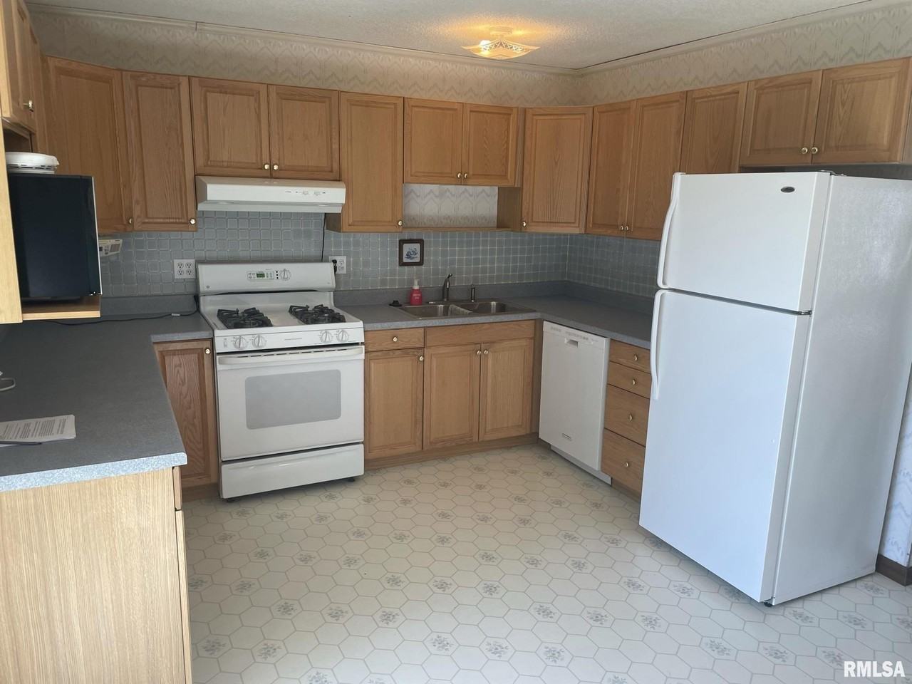 4625 Candlelight Dr - Photo 7 of 21