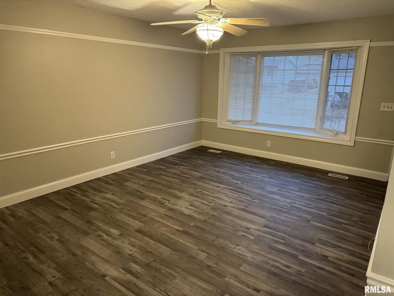 1868 Kings Dr - Photo 3 of 14