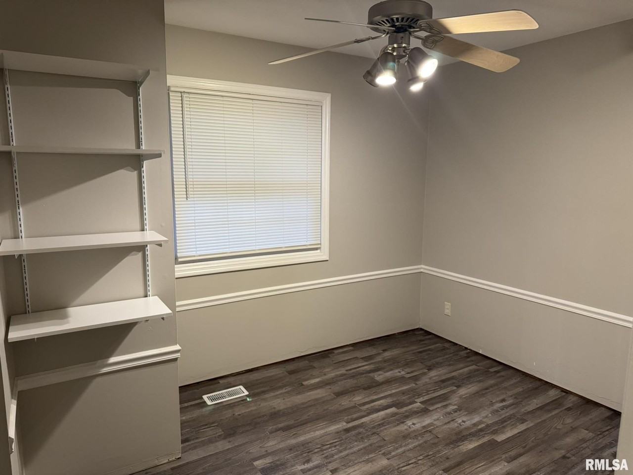 1868 Kings Dr - Photo 4 of 14