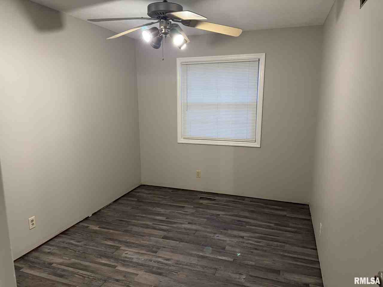 1868 Kings Dr - Photo 7 of 14