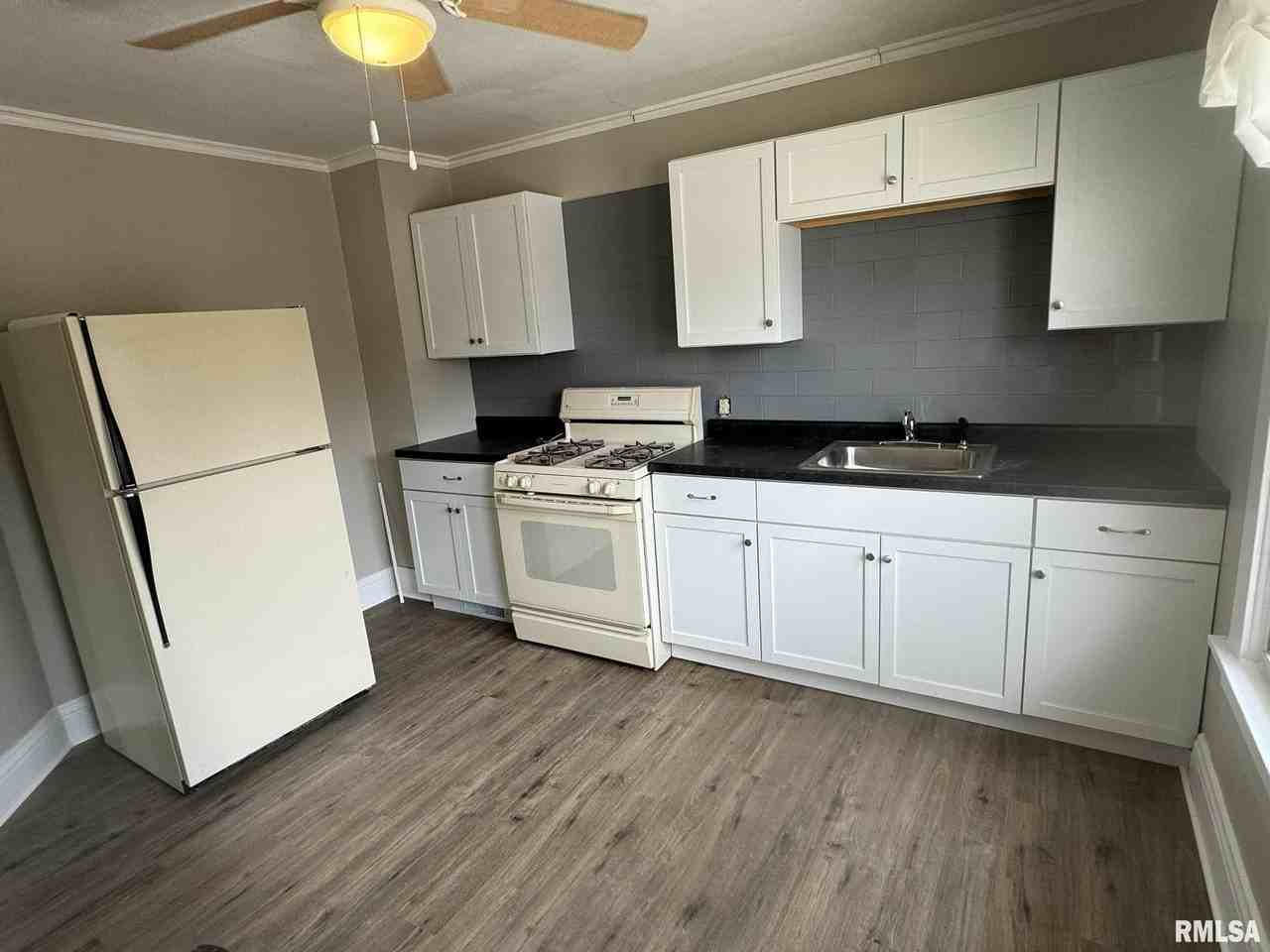 711 1/2 16th St - Photo 2 of 12