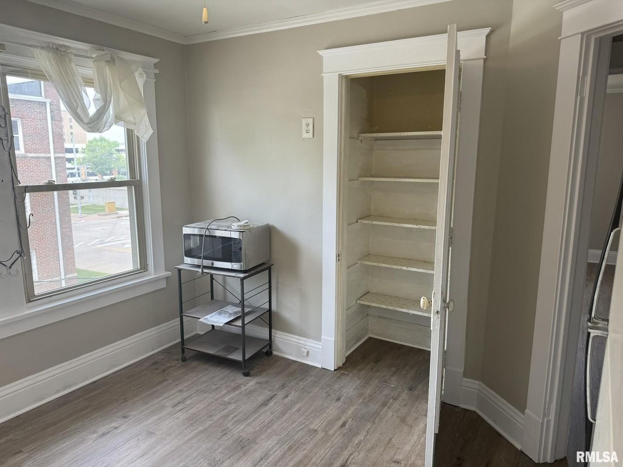 711 1/2 16th St - Photo 4 of 12