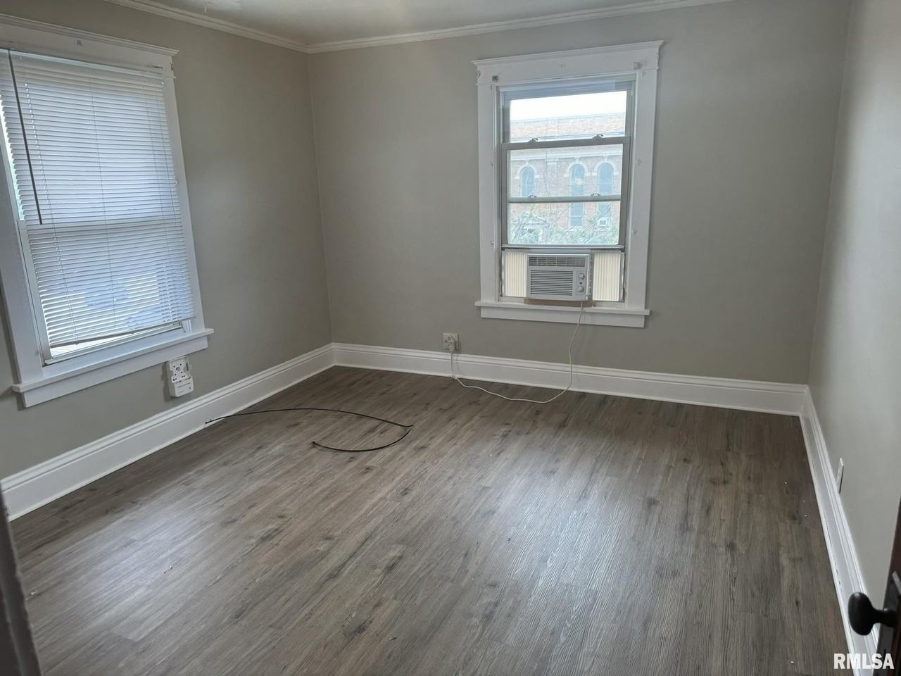 711 1/2 16th St - Photo 5 of 12