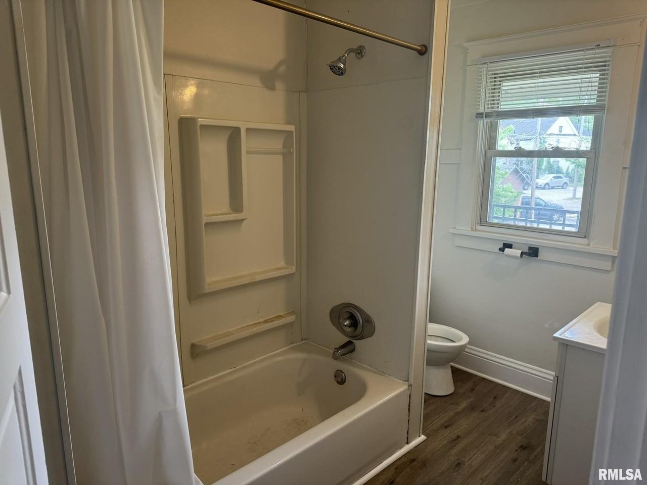 711 1/2 16th St - Photo 6 of 12