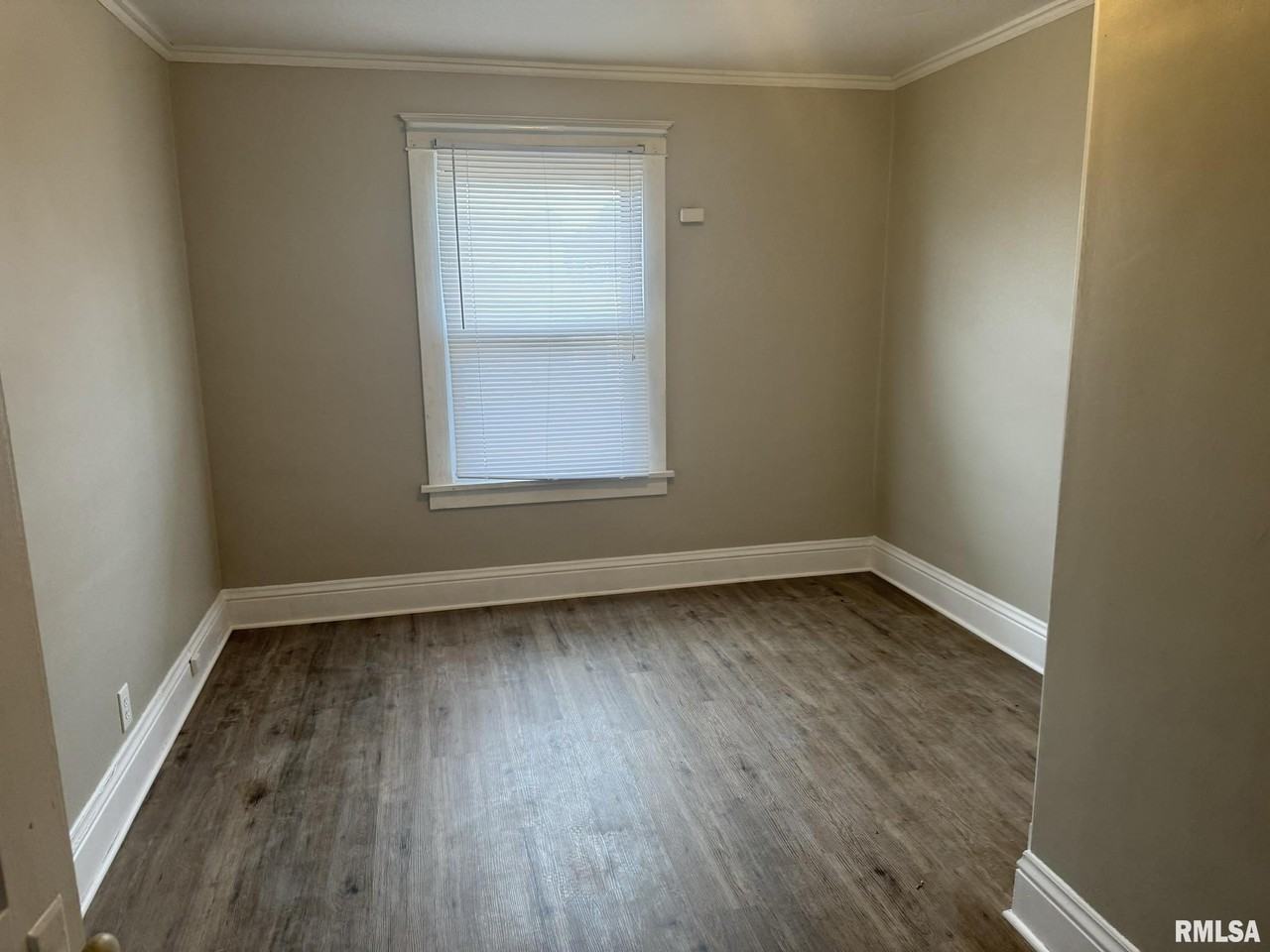 711 1/2 16th St - Photo 7 of 12