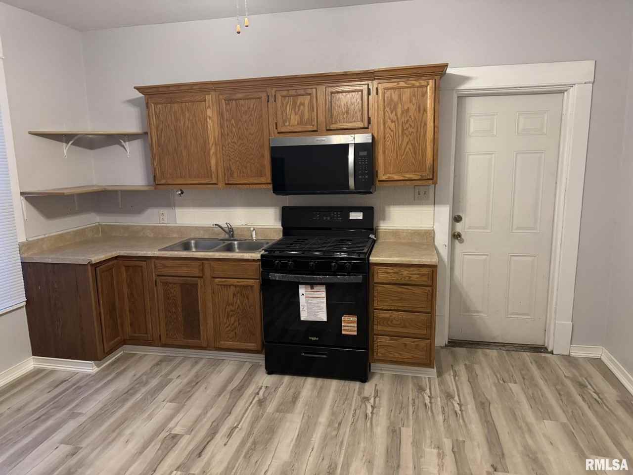 105 6th Ave - Photo 4 of 16