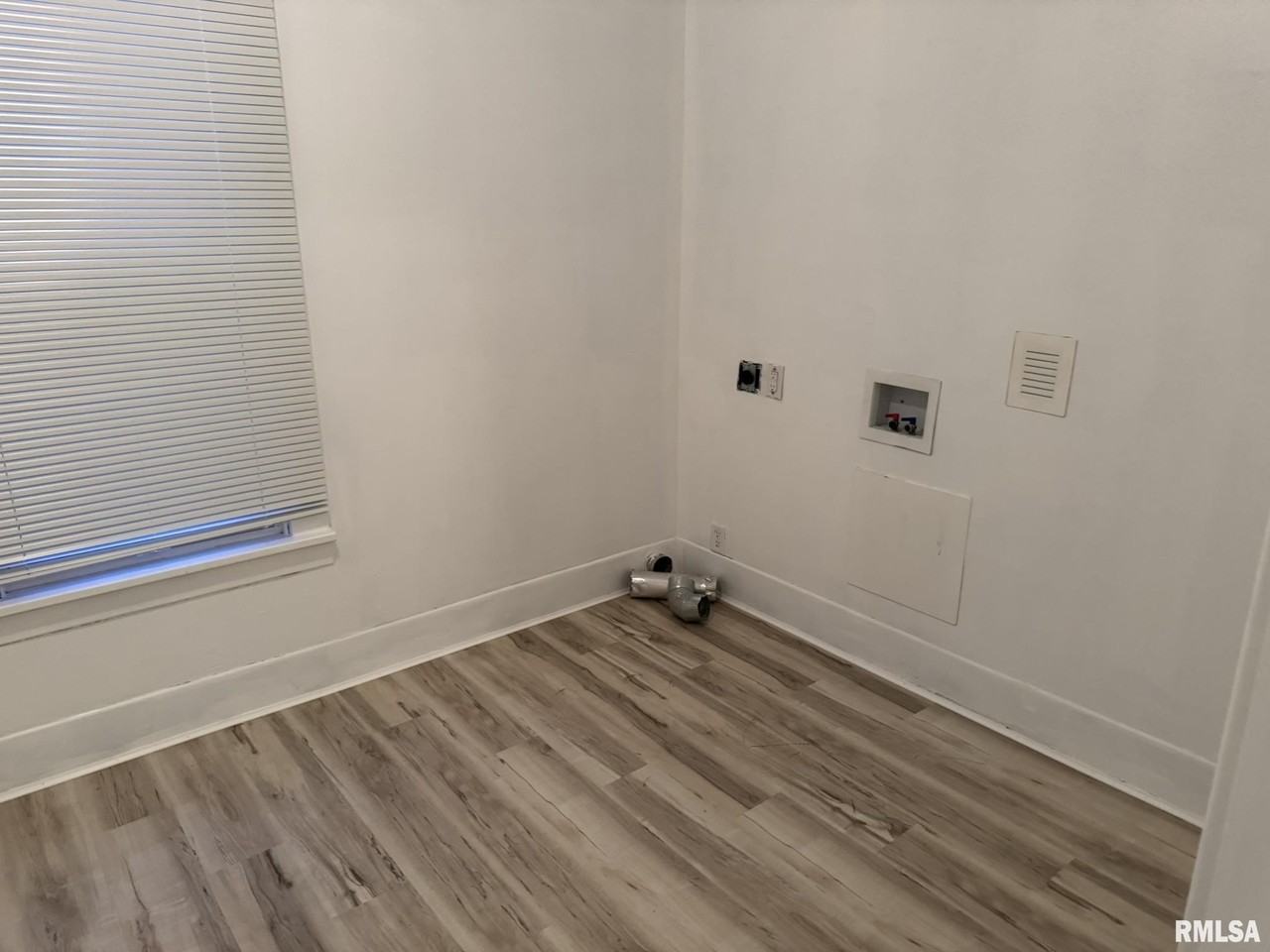 105 6th Ave - Photo 6 of 16