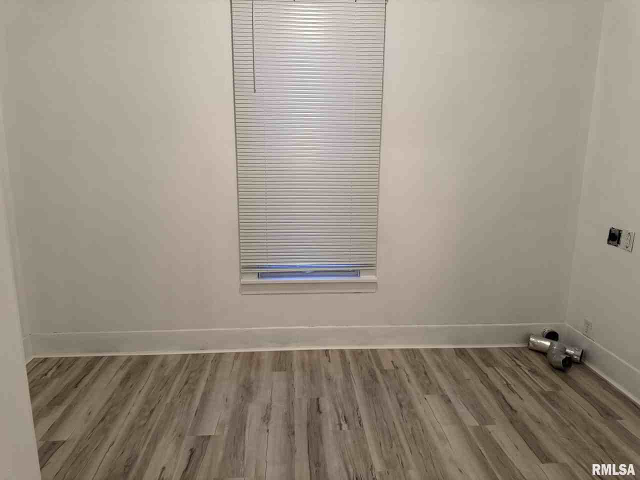 105 6th Ave - Photo 7 of 16