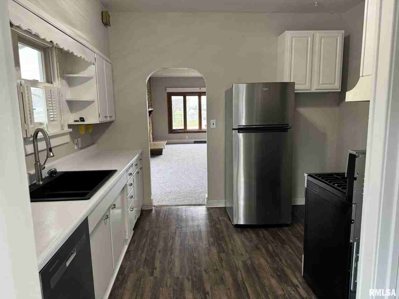 3122 W Locust St - Photo 4 of 21