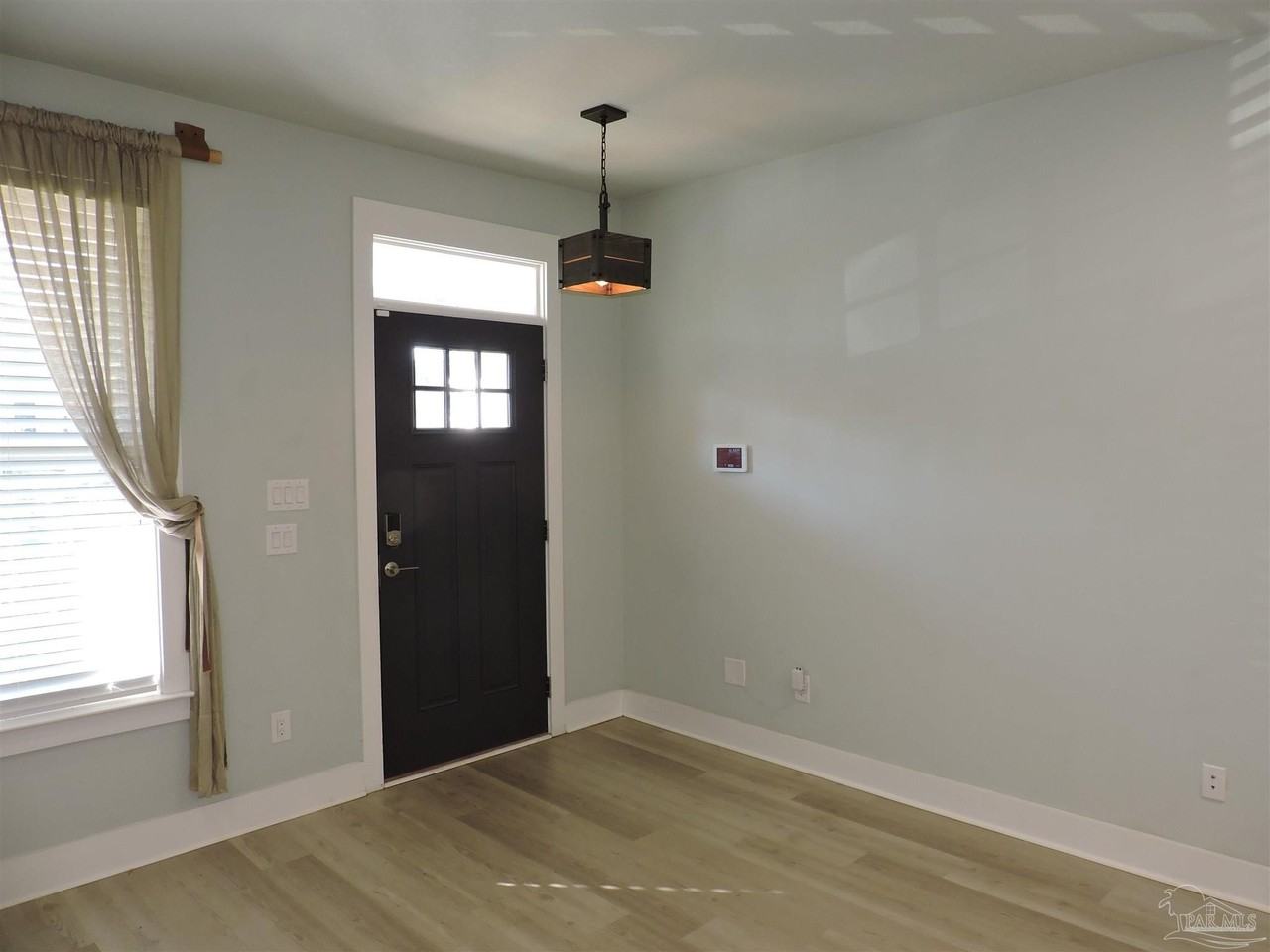 1058 W Brainerd St - Photo 3 of 24