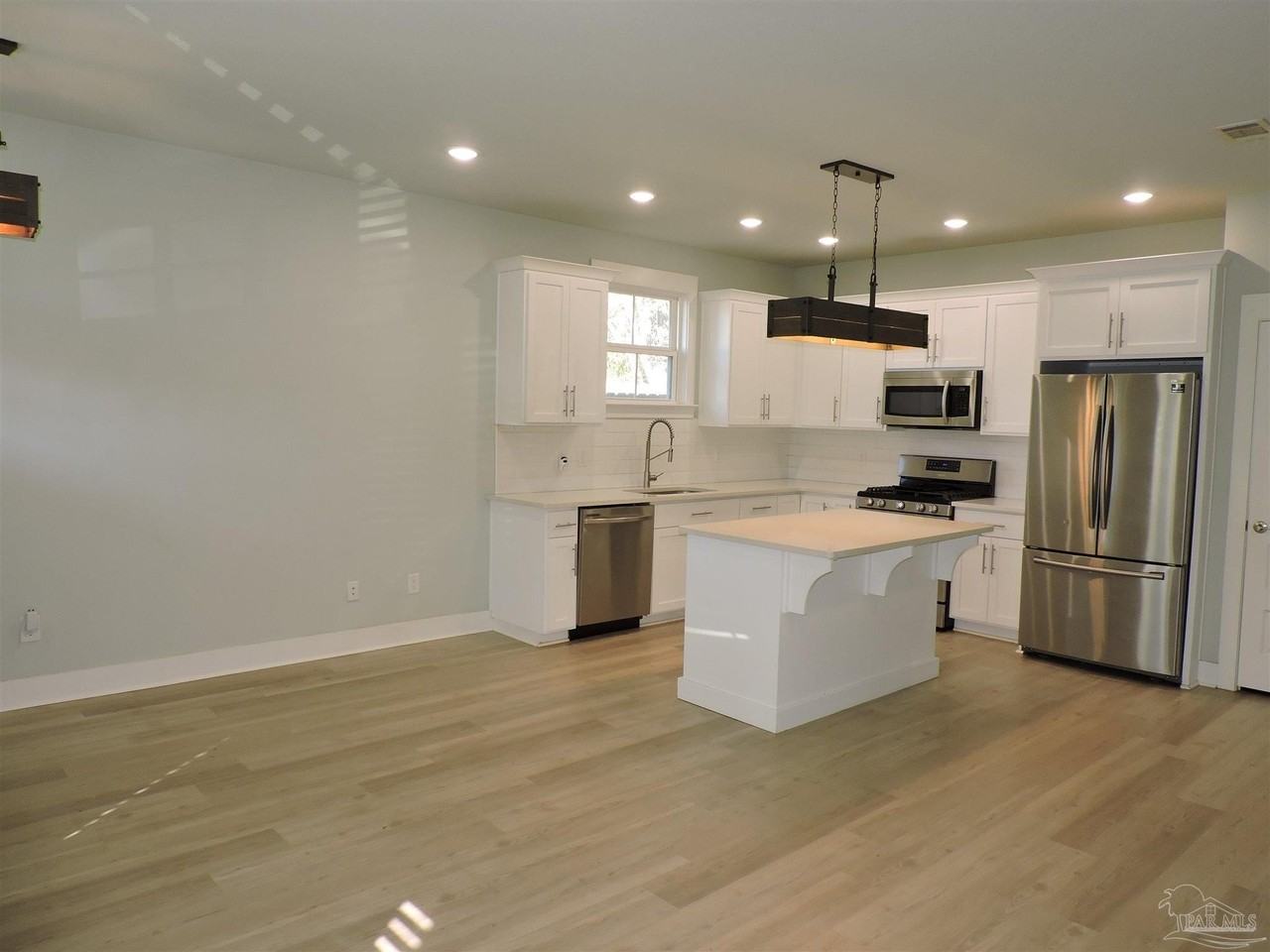 1058 W Brainerd St - Photo 7 of 24