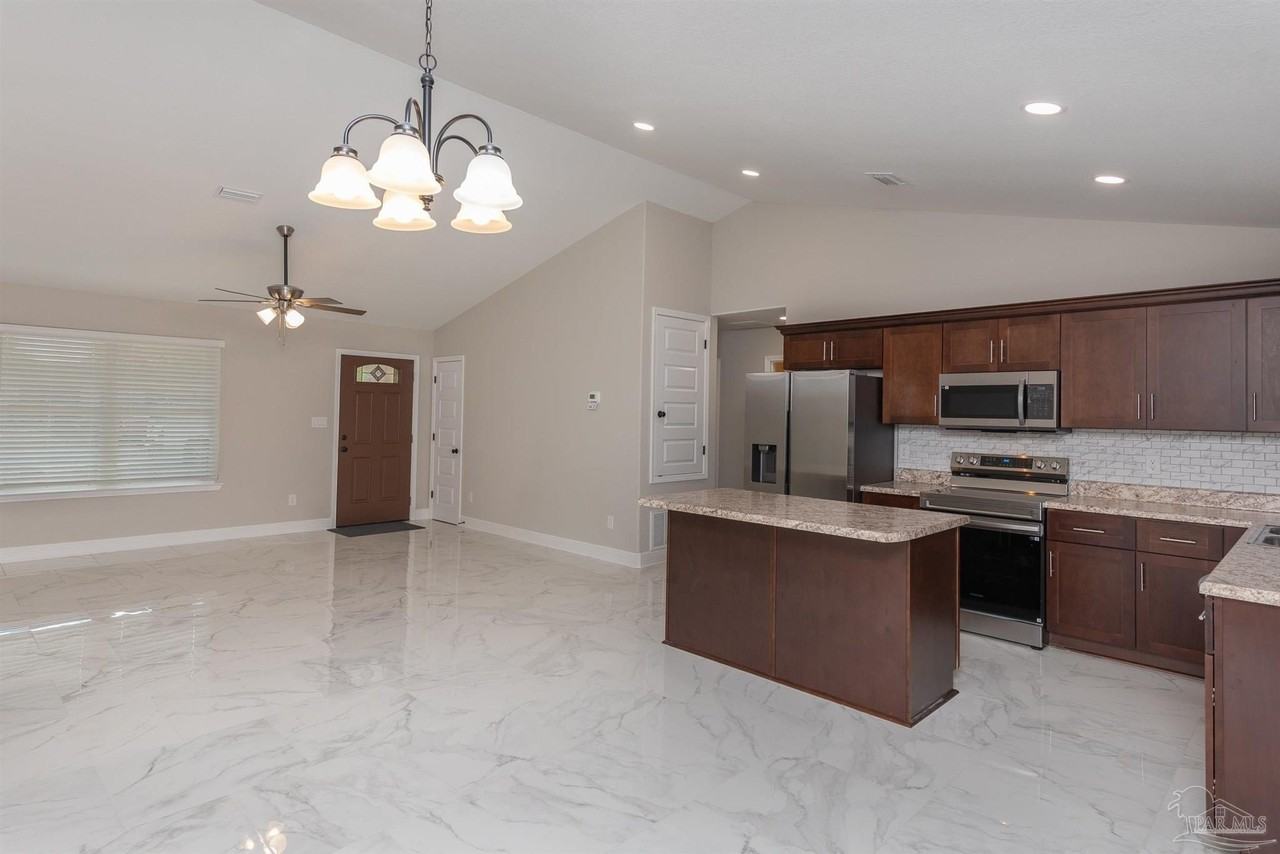 8570 Stockdale Ave - Photo 4 of 20