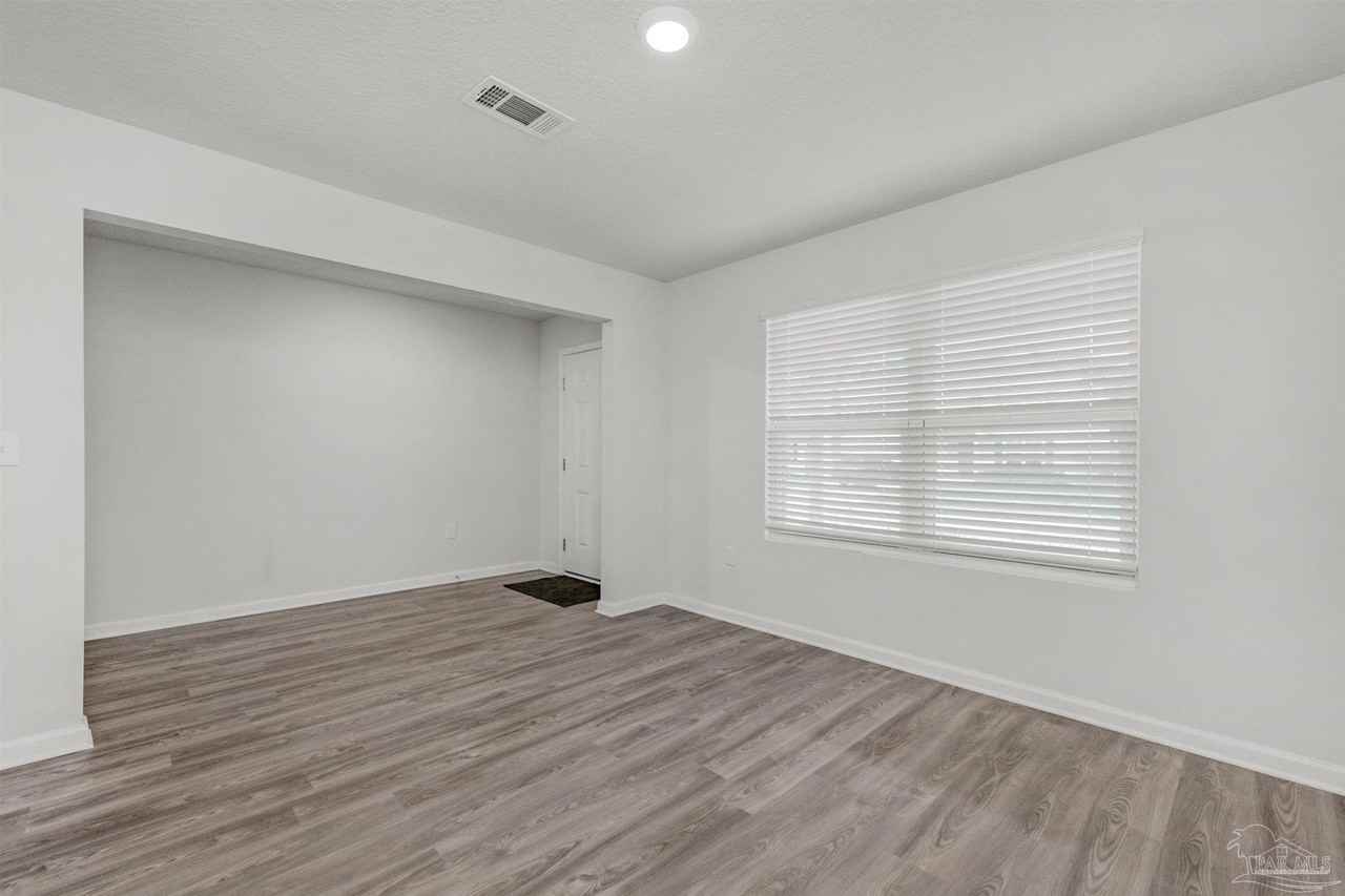 5280 Peach Dr - Photo 2 of 28