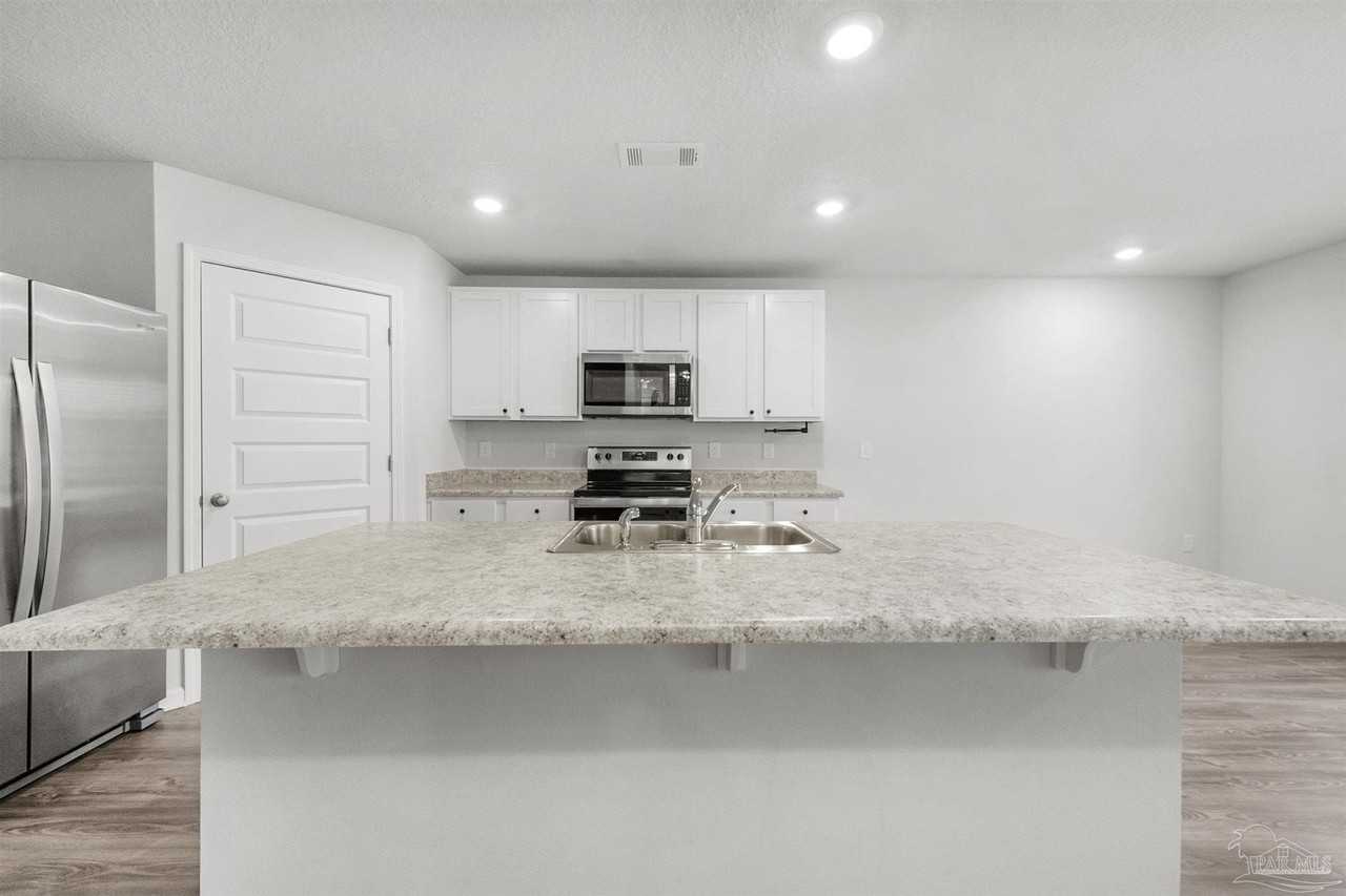 5280 Peach Dr - Photo 5 of 28