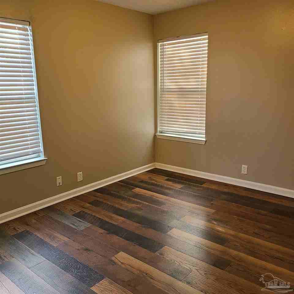 341 S I St #B - Photo 7 of 10