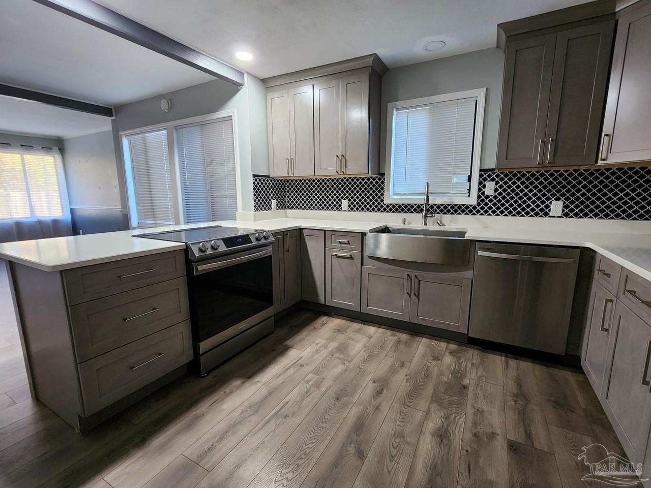 5140 Choctaw Ave - Photo 3 of 26