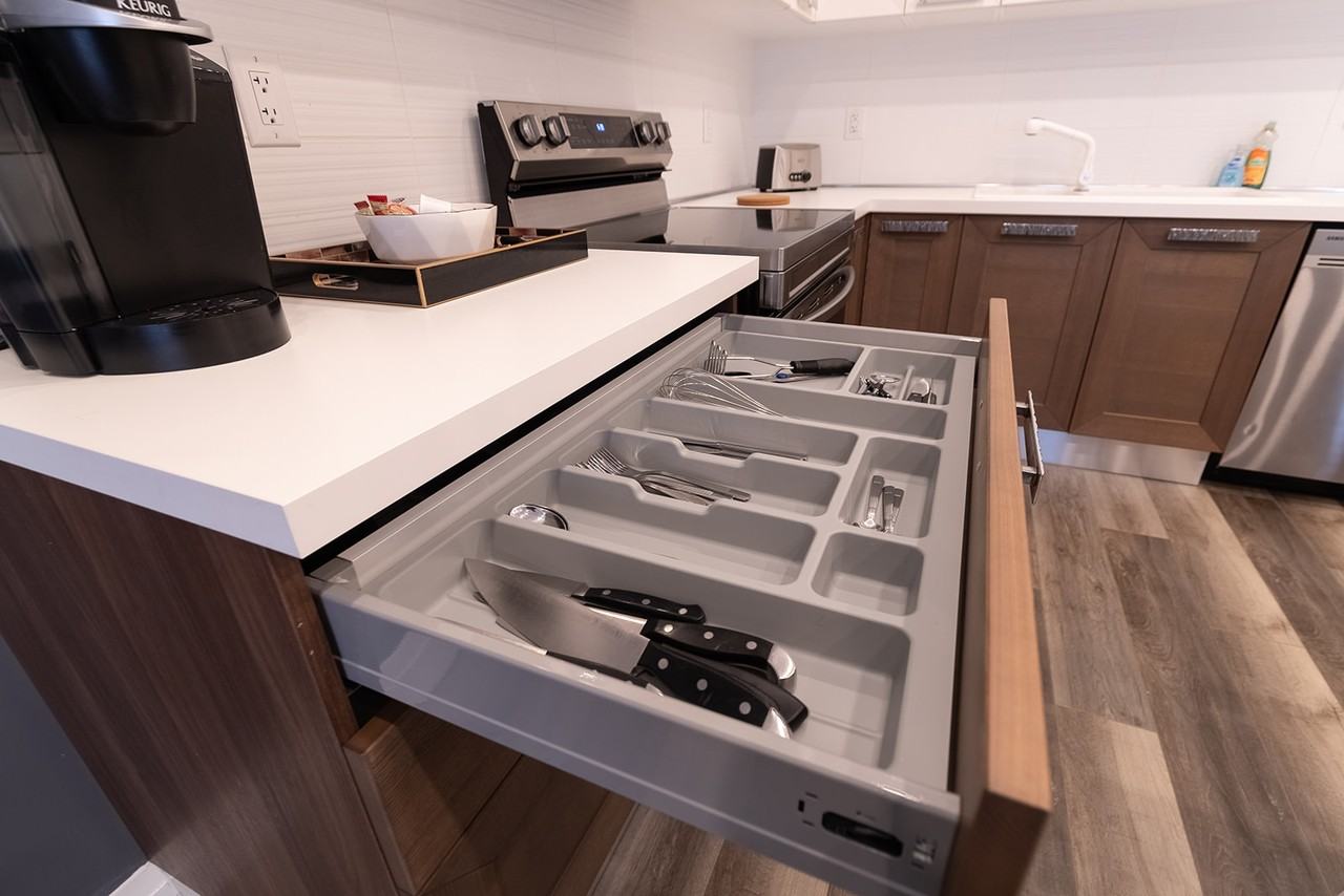 5971 Dorchester - Photo 4 of 46