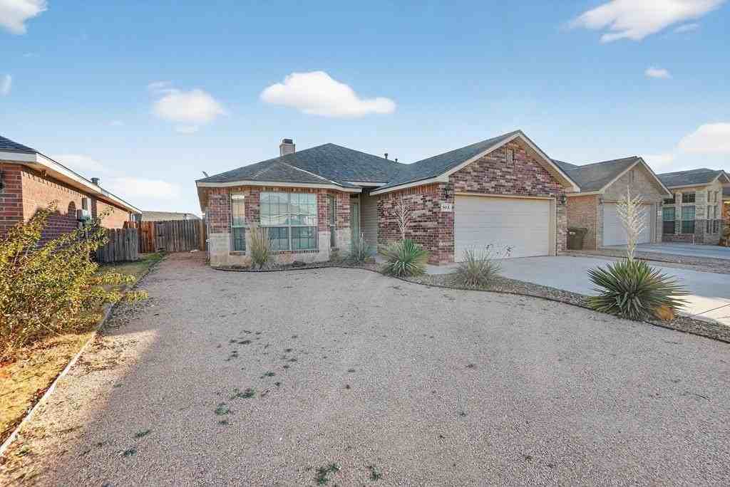 804 Shea Ln - Photo 2 of 41