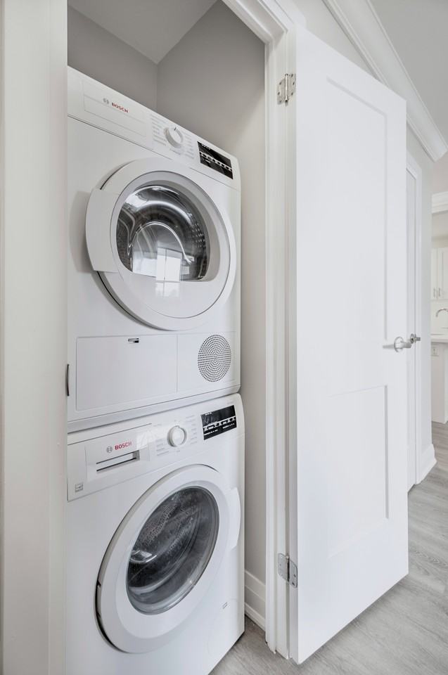 20 Elizabeth Street N - Photo 4 of 11