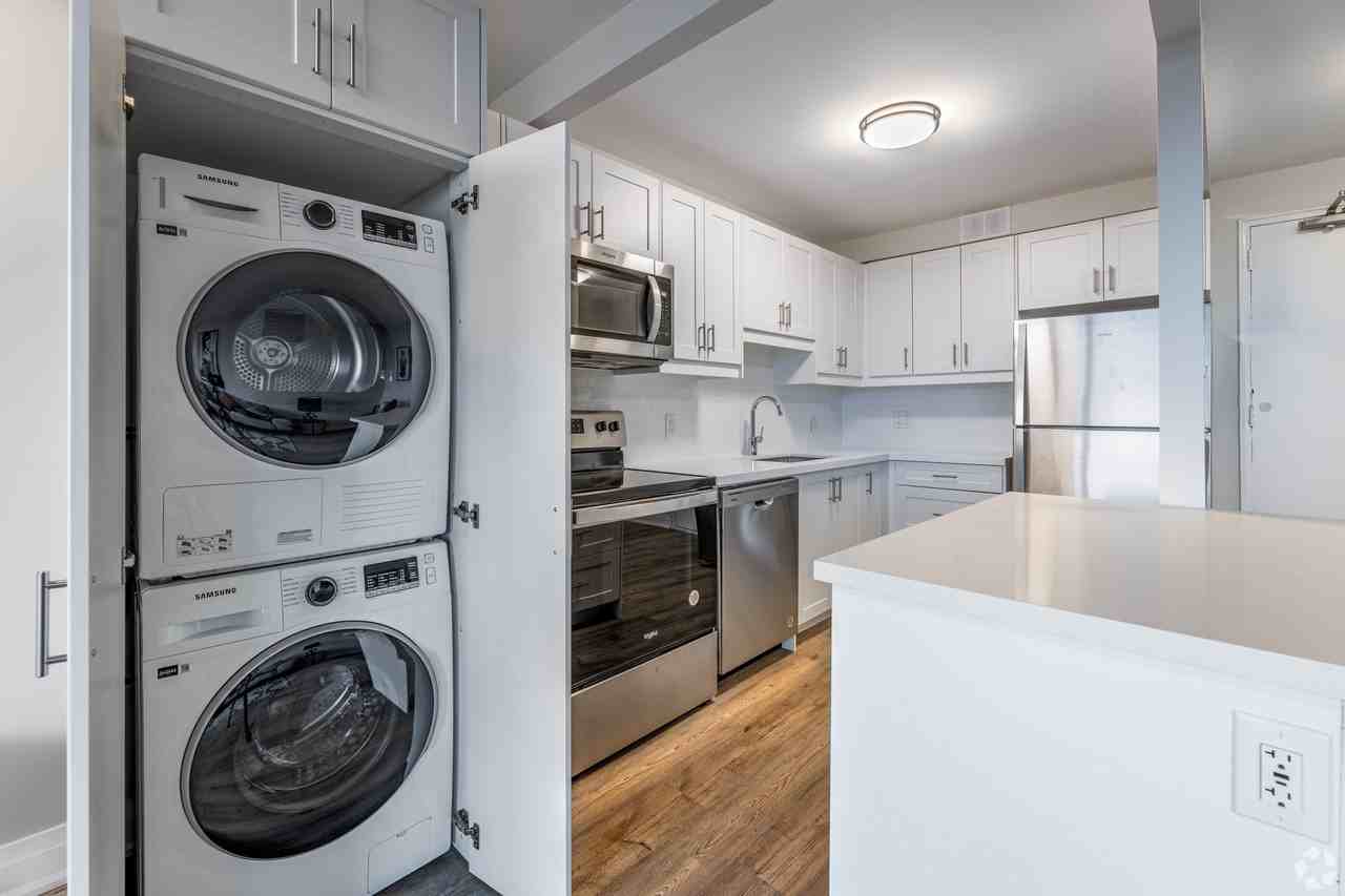 38 Dixington Cres - Photo 3 of 17