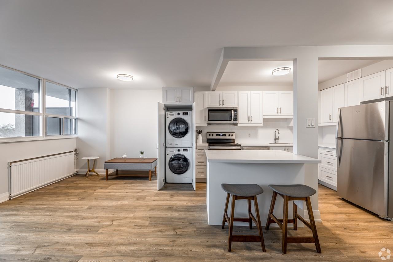 38 Dixington Cres - Photo 4 of 17