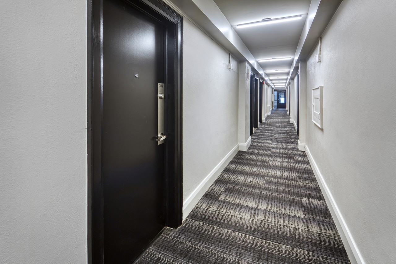 262 Jarvis Street - Photo 5 of 12