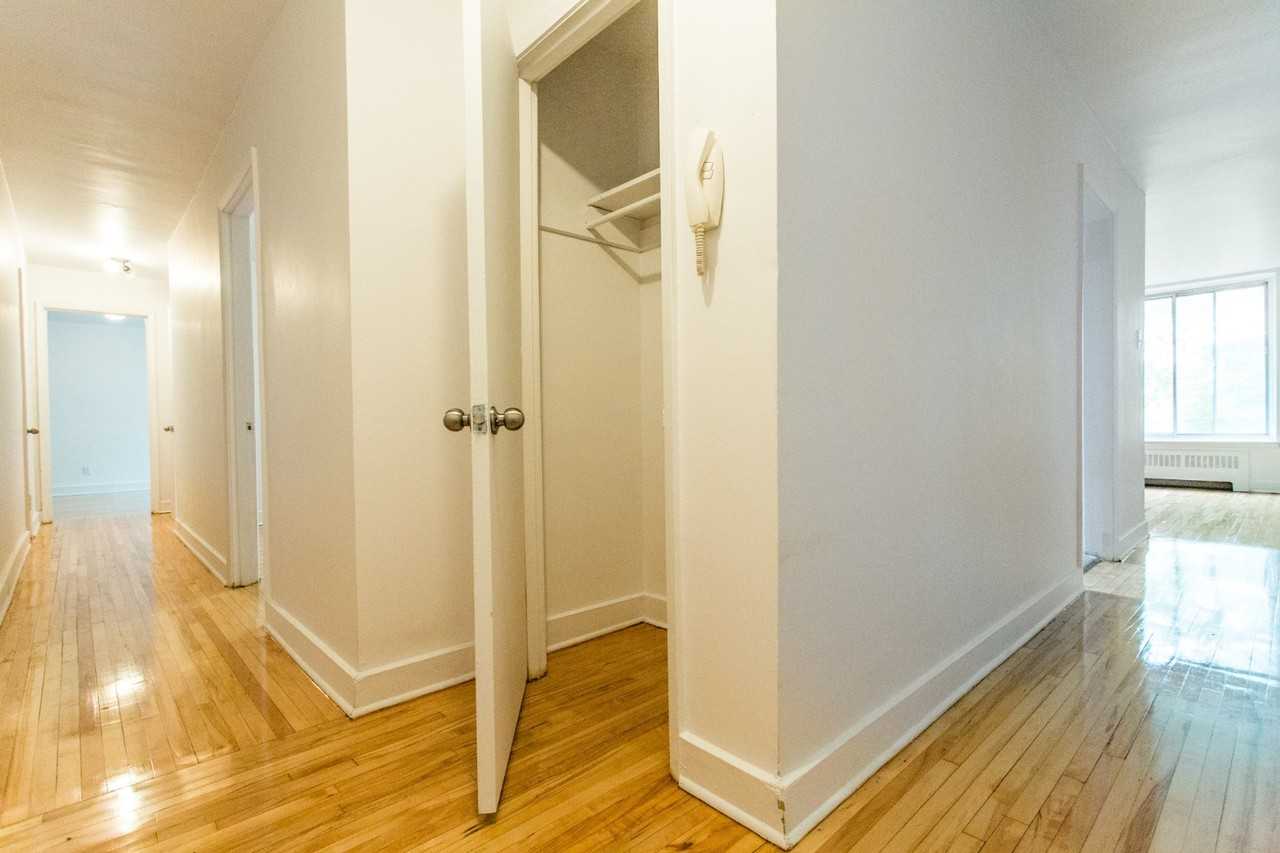 6001-6101-6151 Chemin de la Côte Saint-Luc - Photo 6 of 7