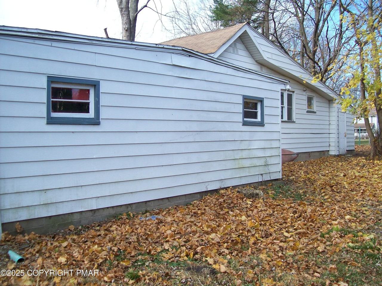 118 Barnum St - Photo 3 of 20