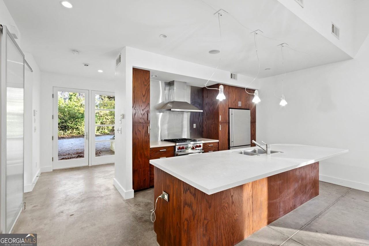 935 Custer Ave Se - Photo 3 of 24