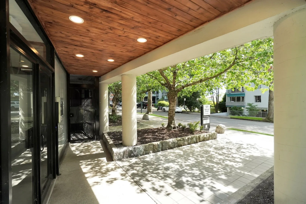 1371 Harwood Street - Photo 3 of 11